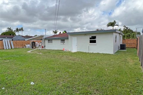 Снять в аренду виллу или дом в Майами, Флорида 3 спальни, 130.62м2, № 1995252 - фото 22