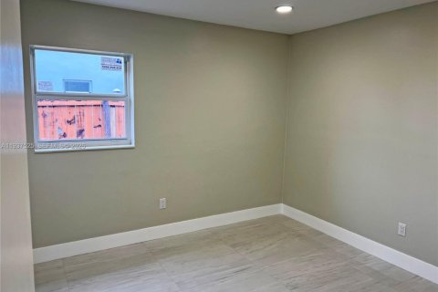 Снять в аренду виллу или дом в Майами, Флорида 3 спальни, 130.62м2, № 1995252 - фото 11