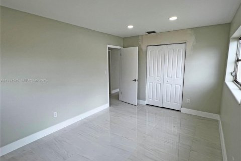 Снять в аренду виллу или дом в Майами, Флорида 3 спальни, 130.62м2, № 1995252 - фото 15