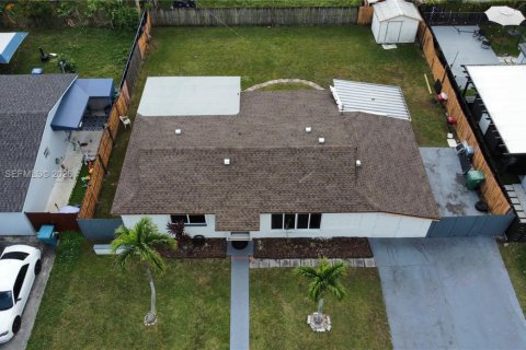 Снять в аренду виллу или дом в Майами, Флорида 3 спальни, 130.62м2, № 1995252 - фото 2