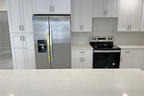 Снять в аренду виллу или дом в Майами, Флорида 3 спальни, 130.62м2, № 1995252 - фото 6