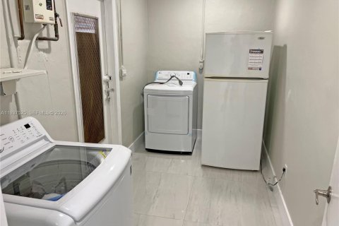 Снять в аренду виллу или дом в Майами, Флорида 3 спальни, 130.62м2, № 1995252 - фото 10