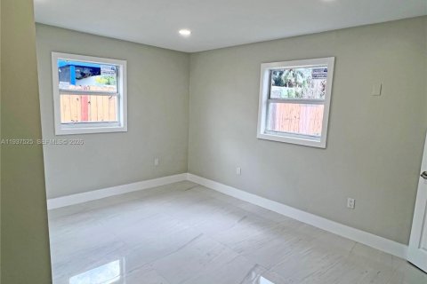 Снять в аренду виллу или дом в Майами, Флорида 3 спальни, 130.62м2, № 1995252 - фото 18