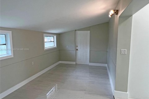 Снять в аренду виллу или дом в Майами, Флорида 3 спальни, 130.62м2, № 1995252 - фото 16