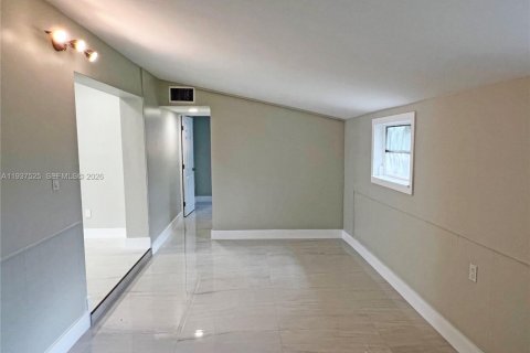 Снять в аренду виллу или дом в Майами, Флорида 3 спальни, 130.62м2, № 1995252 - фото 17