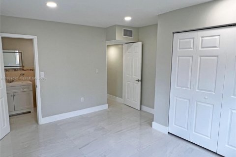 Снять в аренду виллу или дом в Майами, Флорида 3 спальни, 130.62м2, № 1995252 - фото 20