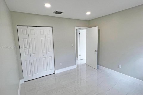 Снять в аренду виллу или дом в Майами, Флорида 3 спальни, 130.62м2, № 1995252 - фото 14