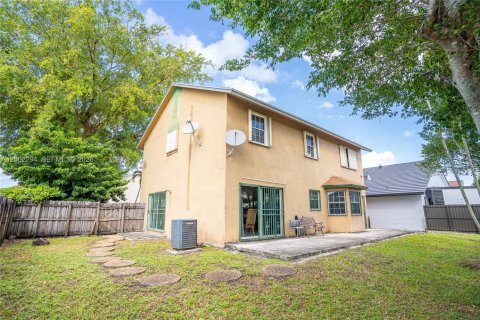 House in Hialeah, Florida 4 bedrooms, 183.95 sq.m. № 2076462 - photo 22