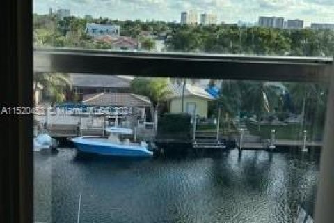 Купить кондоминиум в Норт-Майами, Флорида 2 спальни, 89.46м2, № 1984971 - фото 3