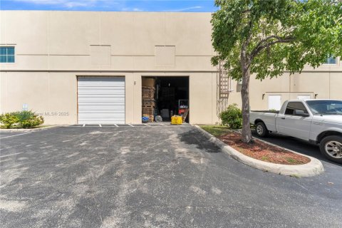 Immobilier commercial à vendre à Pompano Beach, Floride № 1961478 - photo 6