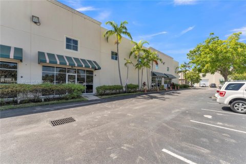 Immobilier commercial à vendre à Pompano Beach, Floride № 1961478 - photo 3