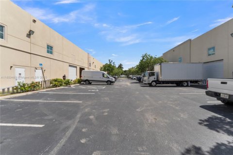 Immobilier commercial à vendre à Pompano Beach, Floride № 1961478 - photo 24