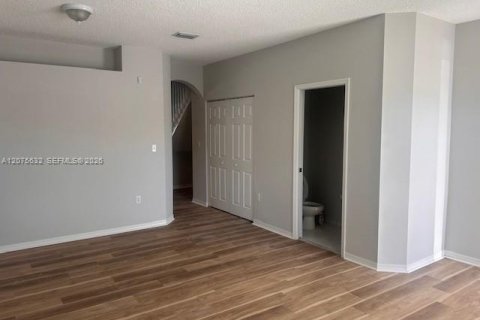 Touwnhouse à louer à Homestead, Floride: 3 chambres, 134.89 m2 № 2319478 - photo 7
