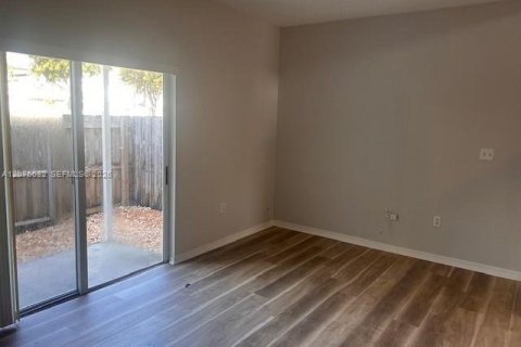 Touwnhouse à louer à Homestead, Floride: 3 chambres, 134.89 m2 № 2319478 - photo 2