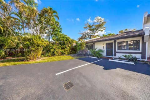 Townhouse in Miami, Florida 2 bedrooms, 145.48 sq.m. № 2033806 - photo 2