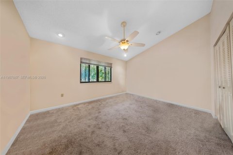Townhouse in Miami, Florida 2 bedrooms, 145.48 sq.m. № 2033806 - photo 19