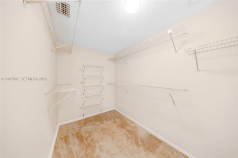 Townhouse in Miami, Florida 2 bedrooms, 145.48 sq.m. № 2033806 - photo 25