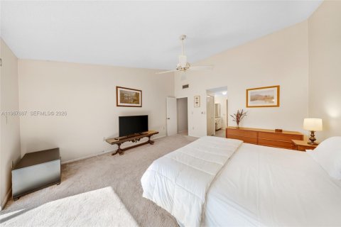 Townhouse in Miami, Florida 2 bedrooms, 145.48 sq.m. № 2033806 - photo 23