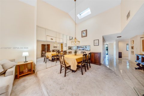 Townhouse in Miami, Florida 2 bedrooms, 145.48 sq.m. № 2033806 - photo 5