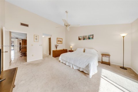 Townhouse in Miami, Florida 2 bedrooms, 145.48 sq.m. № 2033806 - photo 22