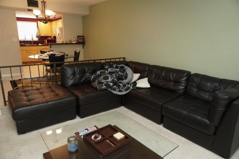 Condo in Davie, Florida, 2 bedrooms  № 1994745 - photo 11