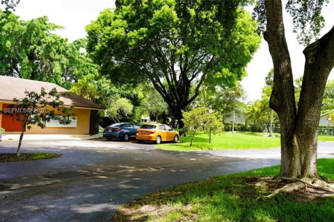 Condo in Davie, Florida, 2 bedrooms  № 1994745 - photo 5