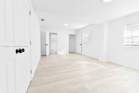 Villa ou maison à vendre à Hialeah, Floride: 3 chambres, 158.4 m2 № 1951087 - photo 16