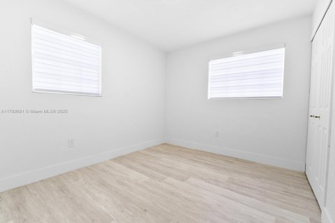 Villa ou maison à vendre à Hialeah, Floride: 3 chambres, 158.4 m2 № 1951087 - photo 19