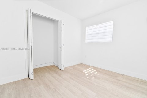 Villa ou maison à vendre à Hialeah, Floride: 3 chambres, 158.4 m2 № 1951087 - photo 18