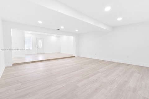 Villa ou maison à vendre à Hialeah, Floride: 3 chambres, 158.4 m2 № 1951087 - photo 5