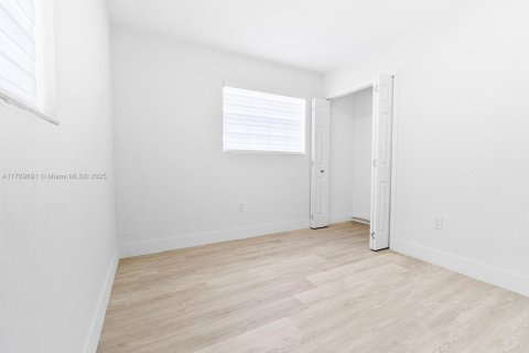 Villa ou maison à vendre à Hialeah, Floride: 3 chambres, 158.4 m2 № 1951087 - photo 20