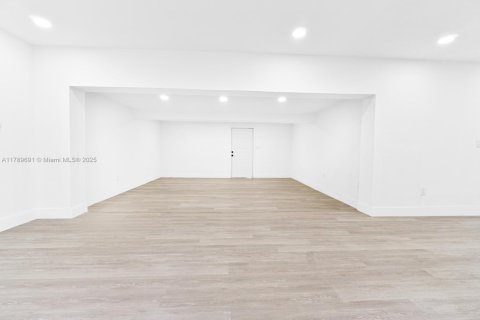 Villa ou maison à vendre à Hialeah, Floride: 3 chambres, 158.4 m2 № 1951087 - photo 4