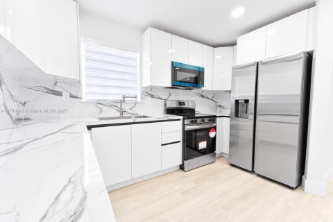 Villa ou maison à vendre à Hialeah, Floride: 3 chambres, 158.4 m2 № 1951087 - photo 7