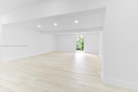 Villa ou maison à vendre à Hialeah, Floride: 3 chambres, 158.4 m2 № 1951087 - photo 10