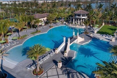 Townhouse in Doral, Florida 4 bedrooms, 187.66 sq.m. № 2068131 - photo 26