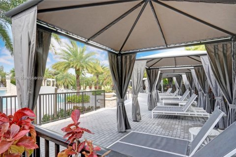 Townhouse in Doral, Florida 4 bedrooms, 187.66 sq.m. № 2068131 - photo 10