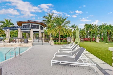 Townhouse in Doral, Florida 4 bedrooms, 187.66 sq.m. № 2068131 - photo 13