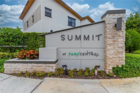 Townhouse in Doral, Florida 4 bedrooms, 187.66 sq.m. № 2068131 - photo 5