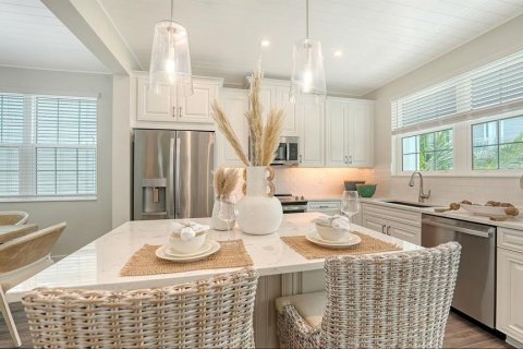 House in HUNTERS POINT in Cortez, Florida 3 bedrooms, 155.89 sq.m. № 1813441 - photo 16