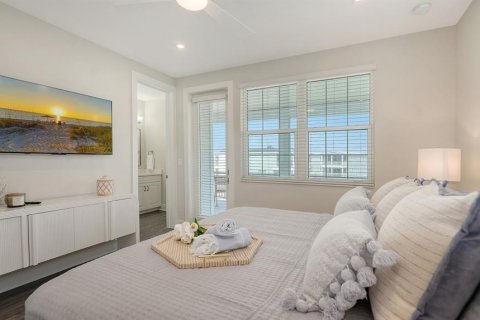 House in HUNTERS POINT in Cortez, Florida 3 bedrooms, 155.89 sq.m. № 1813441 - photo 24