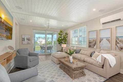 House in HUNTERS POINT in Cortez, Florida 3 bedrooms, 155.89 sq.m. № 1813441 - photo 5