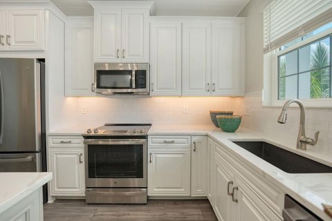House in HUNTERS POINT in Cortez, Florida 3 bedrooms, 155.89 sq.m. № 1813441 - photo 13