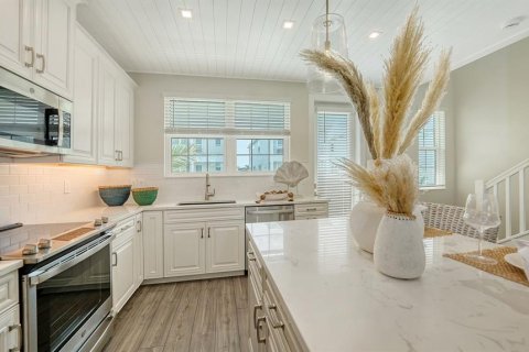 House in HUNTERS POINT in Cortez, Florida 3 bedrooms, 155.89 sq.m. № 1813441 - photo 15