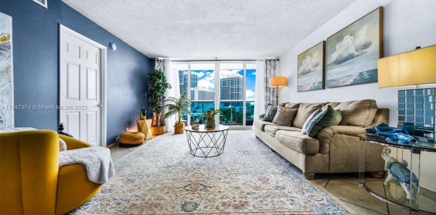 Condo in Miami Beach, Florida, 1 bedroom № 1849176