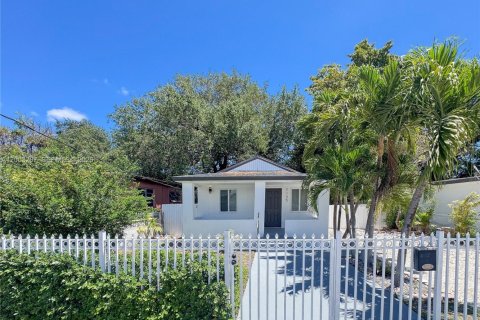Villa ou maison à Miami, Floride 3 chambres, 85.47 m2 № 2068260