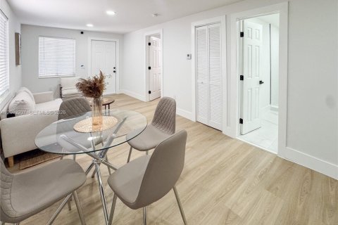 Villa ou maison à vendre à Miami, Floride: 3 chambres, 85.47 m2 № 2068260 - photo 7