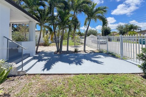 Villa ou maison à vendre à Miami, Floride: 3 chambres, 85.47 m2 № 2068260 - photo 2