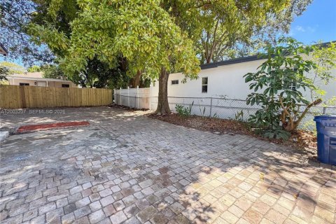 Villa ou maison à vendre à Miami, Floride: 3 chambres, 85.47 m2 № 2068260 - photo 22