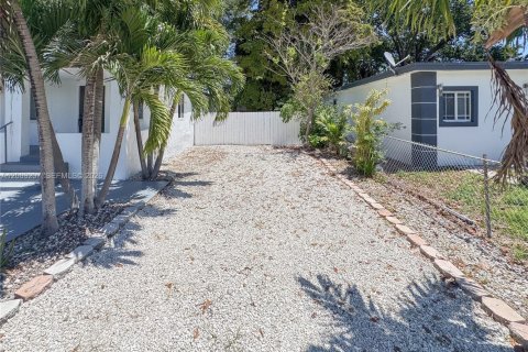 Villa ou maison à vendre à Miami, Floride: 3 chambres, 85.47 m2 № 2068260 - photo 3