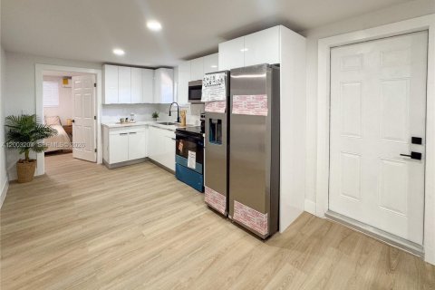 Villa ou maison à vendre à Miami, Floride: 3 chambres, 85.47 m2 № 2068260 - photo 8